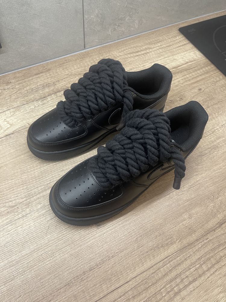 Nike Air Force 1 кастом • чорні з рожевими шнурками • топ стиль