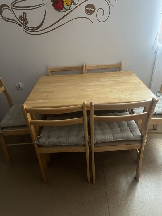 Meble kuchenne i stoł oraz 6 krzeseł