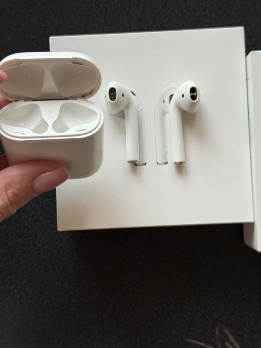 Продам навушники Airpods