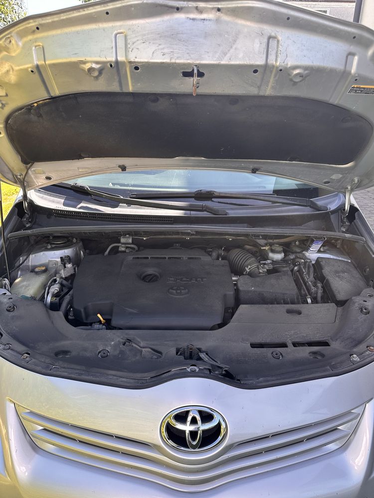 Toyota Verso 2.2d 2011r