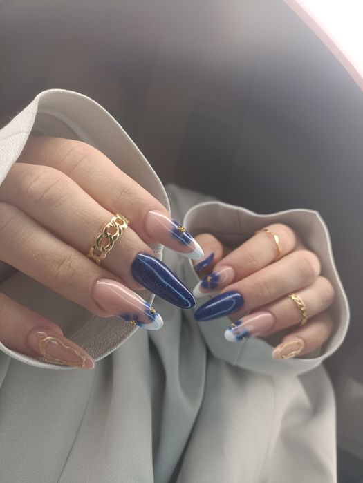 Wykonuje stylizację paznokci