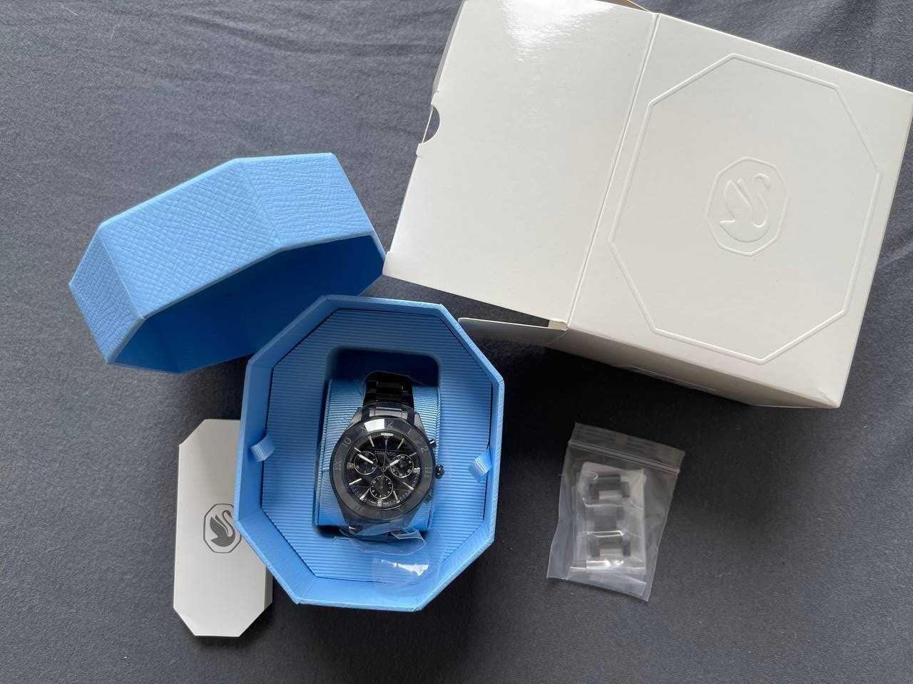 Zegarek Swarovski 39mm
Swiss Made, Metalowa bransoleta, Czarny NOWY