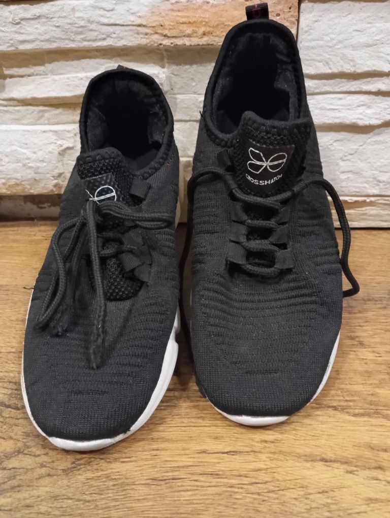 Czarne buty sportowe Crosshatch Wingard r.37.  C.P.2.
