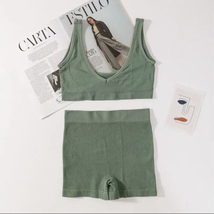 Бесшовный комплект с бюстгальтером