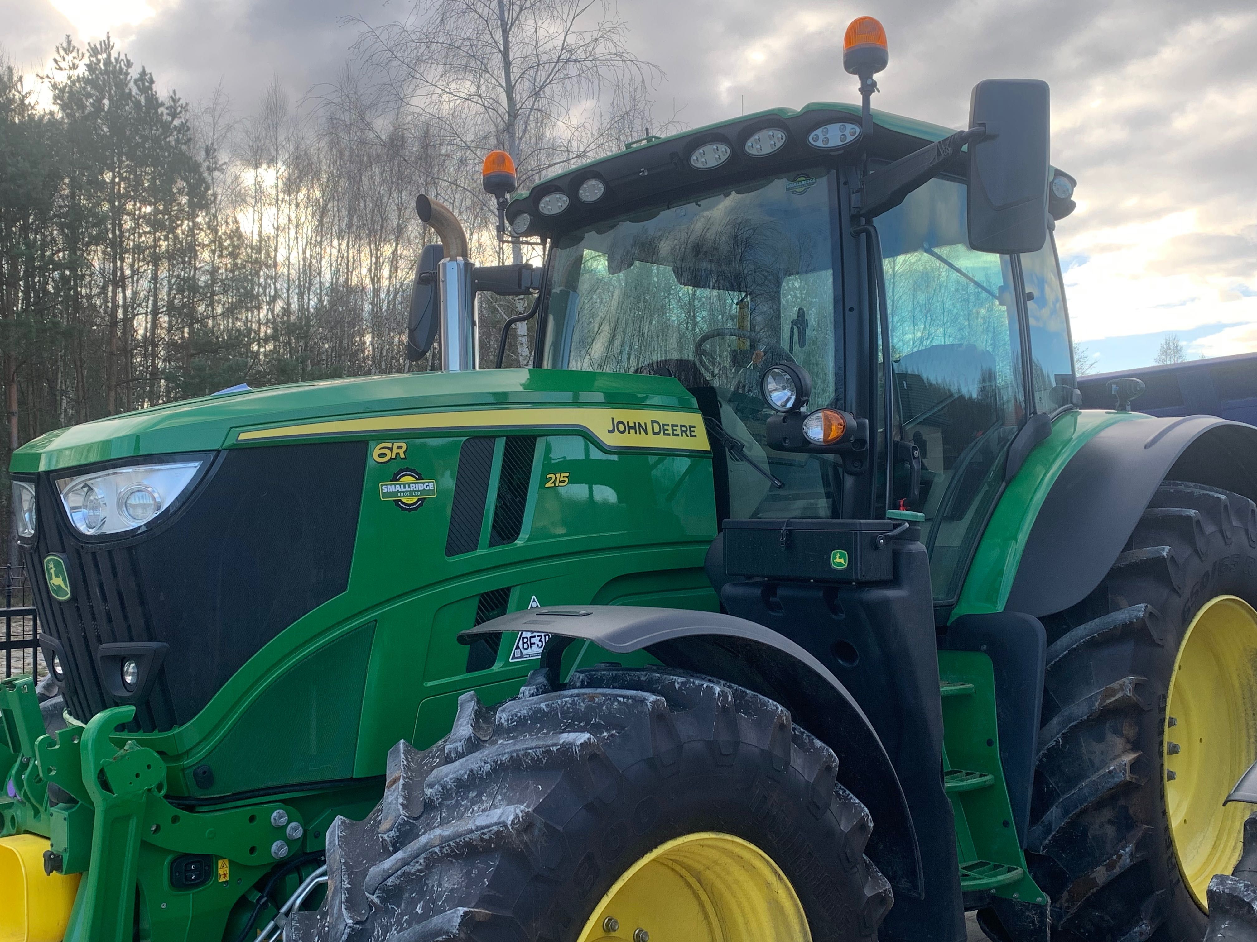 John Deere 6R215