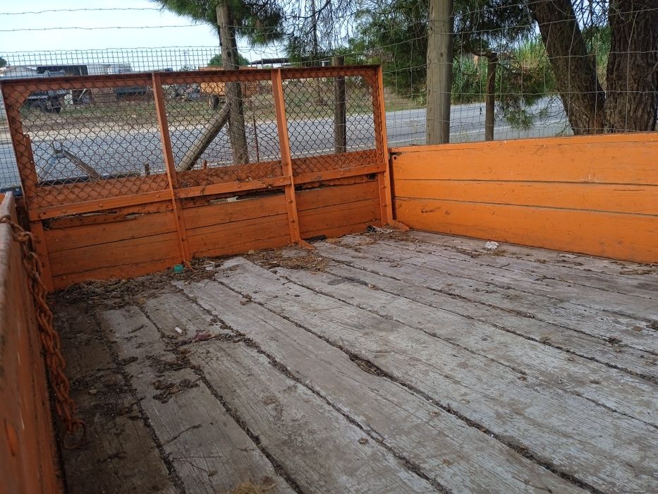 Vende-se reboque agrícola