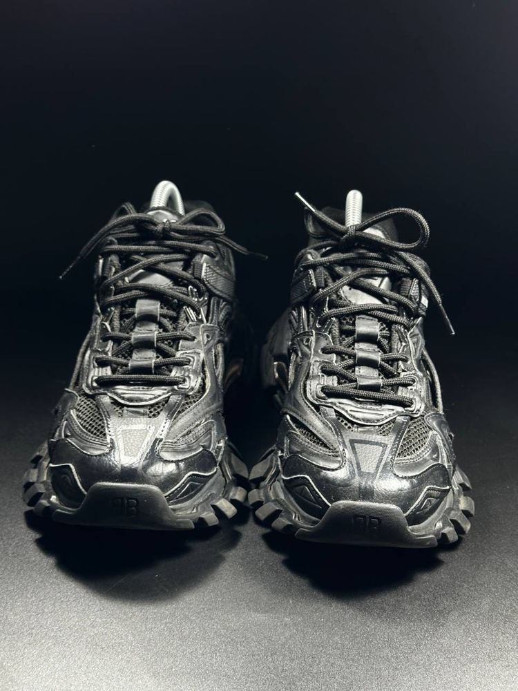 Balenciaga track2