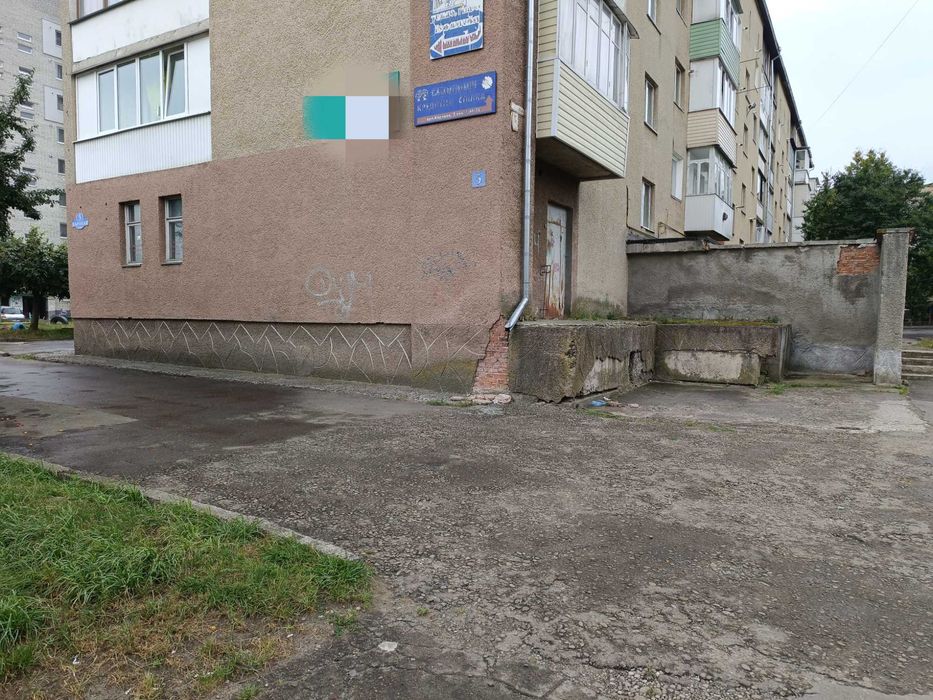 Оренда,продаж. Комерц. приміщення  в центрі . Ціна договірна. Обмін