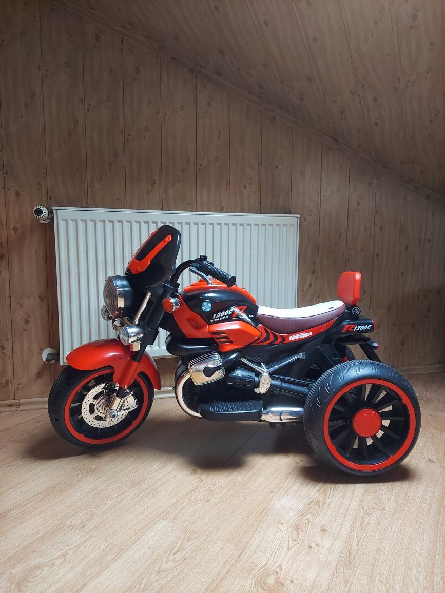 Motor na akumulator