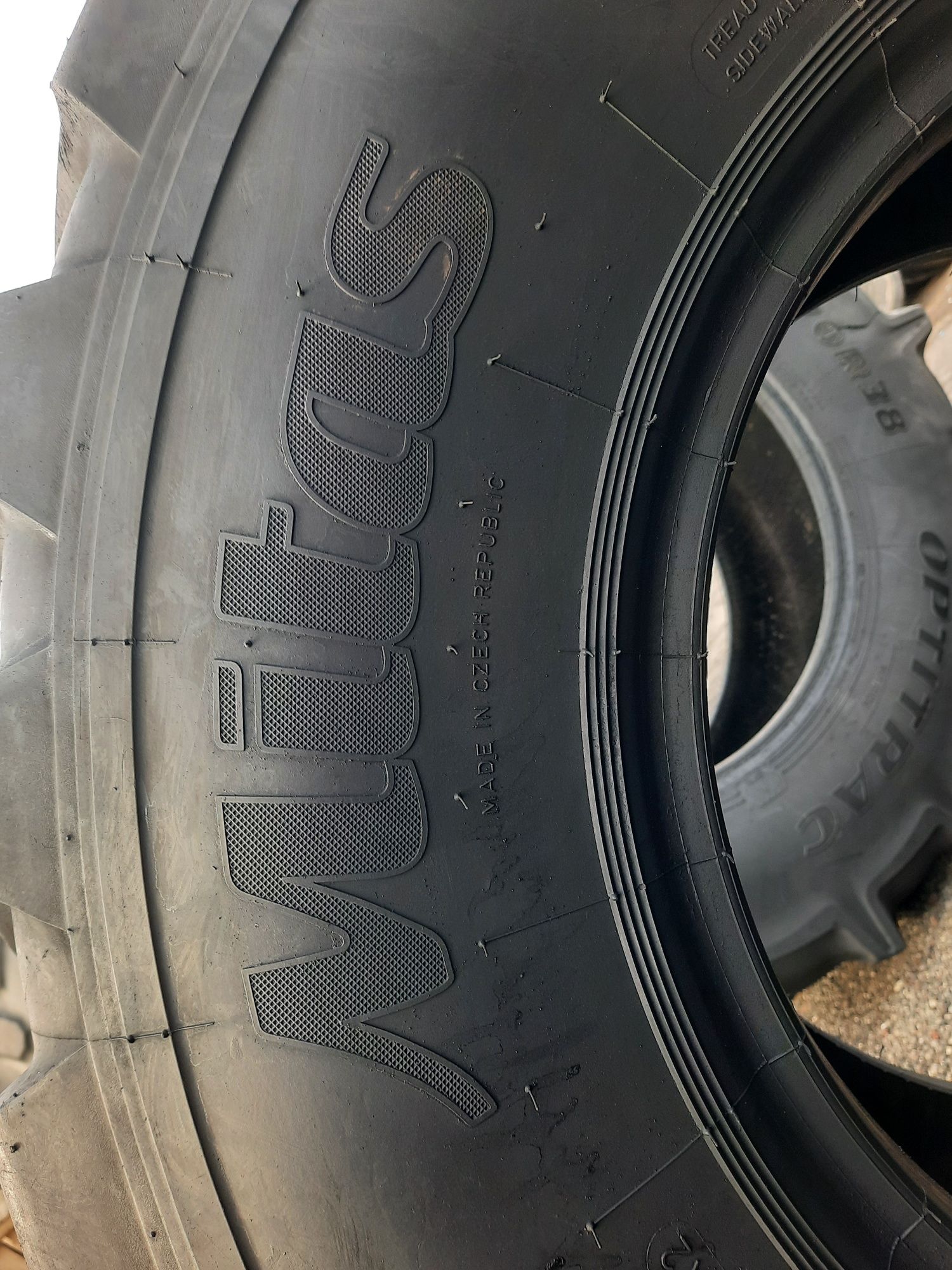 Opona 365/80 R20 (14.5R20) Mitas EM-01 90% bieżnika