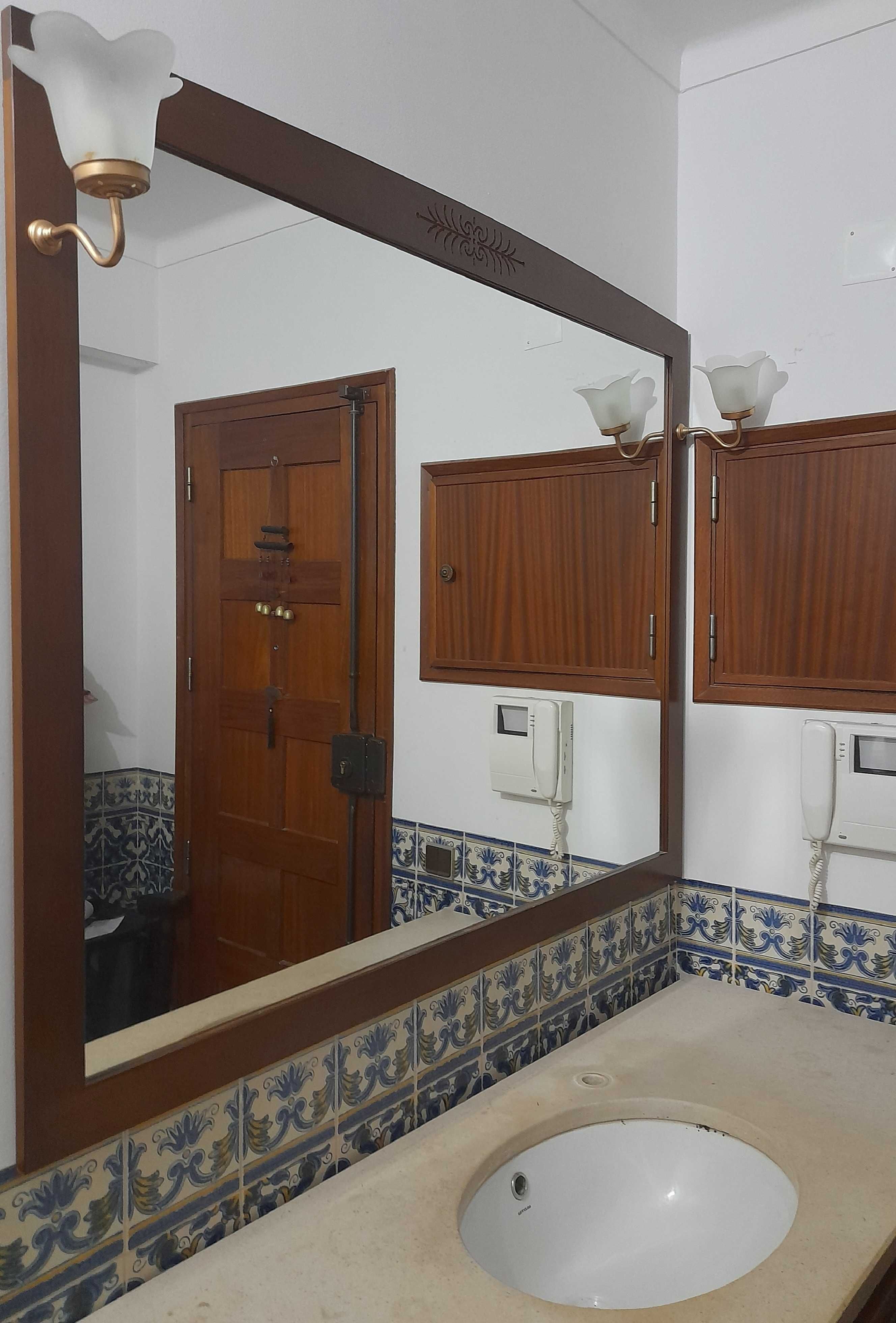 Movel WC com Espelho  em  muito bom estado