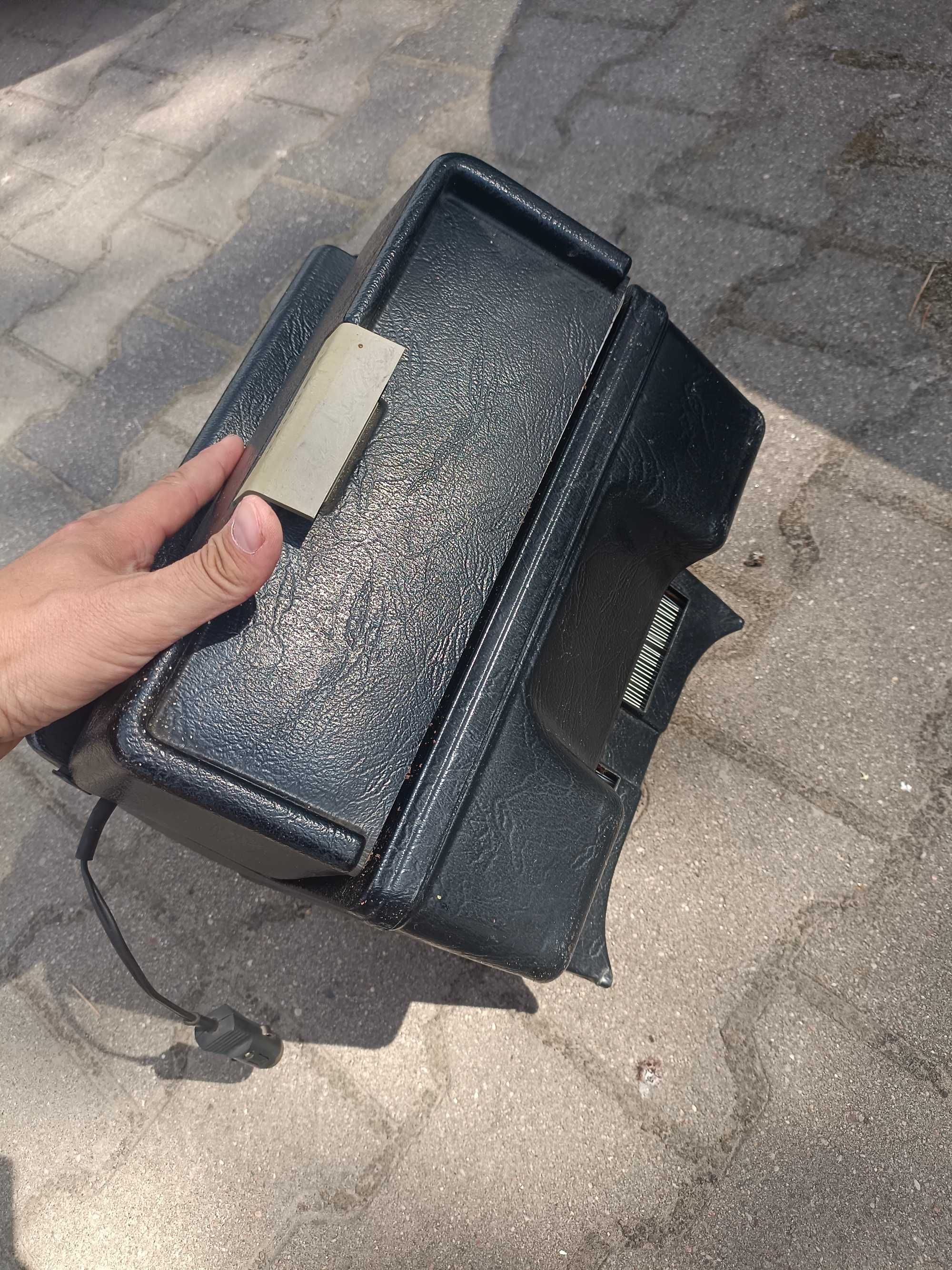 Lodówka turystyczna samochodowa z okresu PRL-u