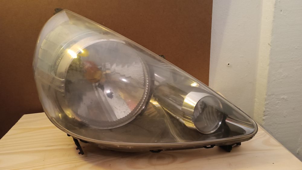 Vendo farol direito de Honda jazz ano 2002/08