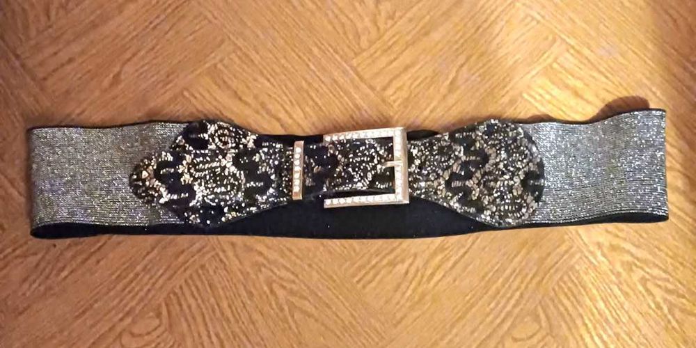 Pasek damski.Długość pasek ma długośc 105 cm.