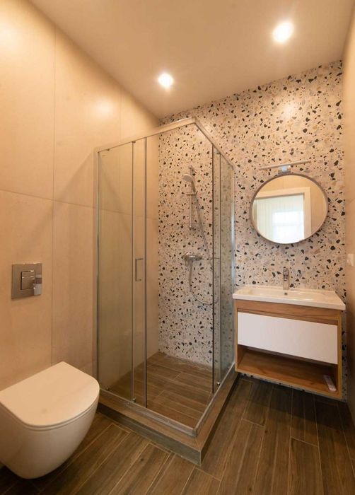 Продам новий будинок на березі озера з бассейном в КГ Міжріччя