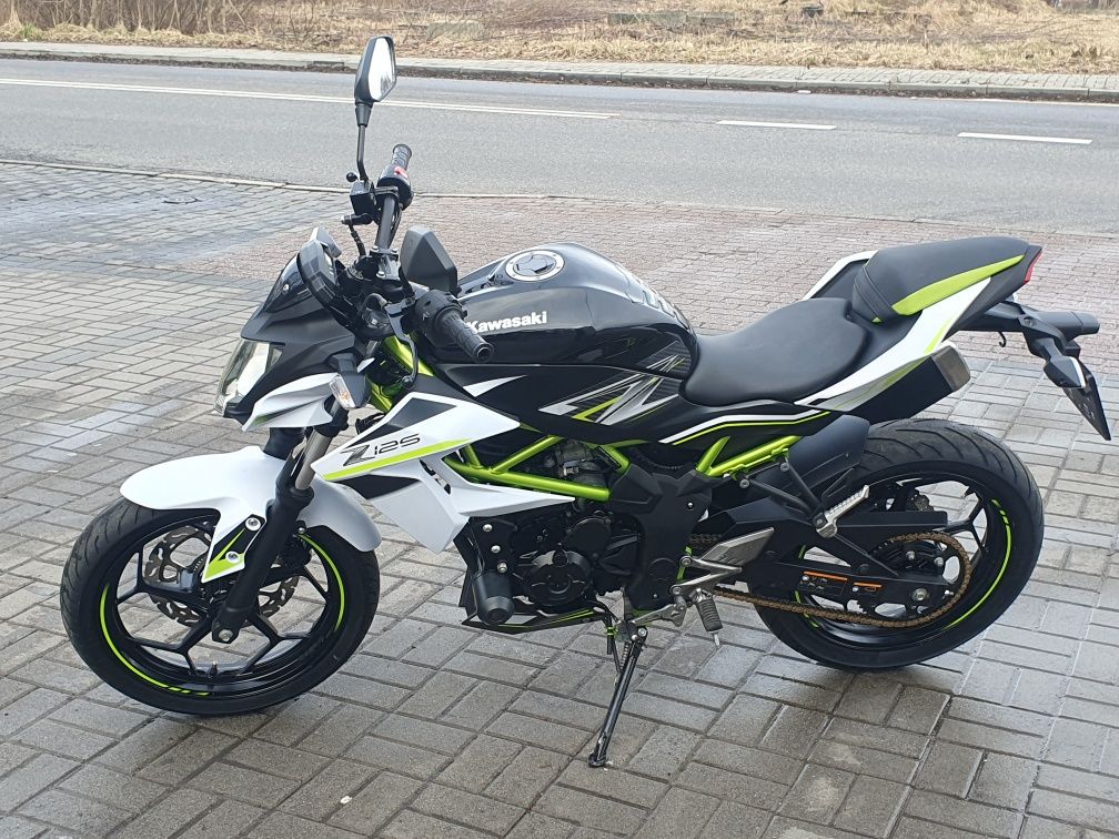 Kawasaki z 125 posiada ABS ,kat.B  (jak mt 125 duke 125 cbf 125 )