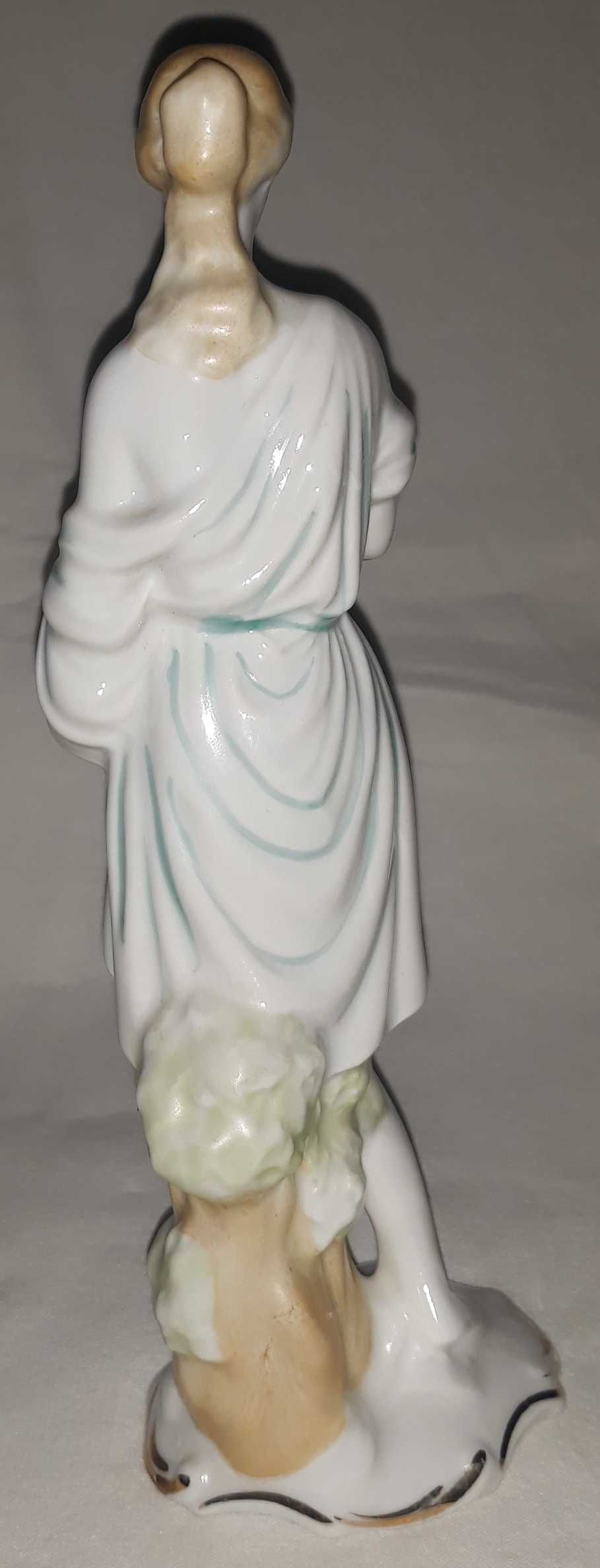 porcelanowa figurka kobieta