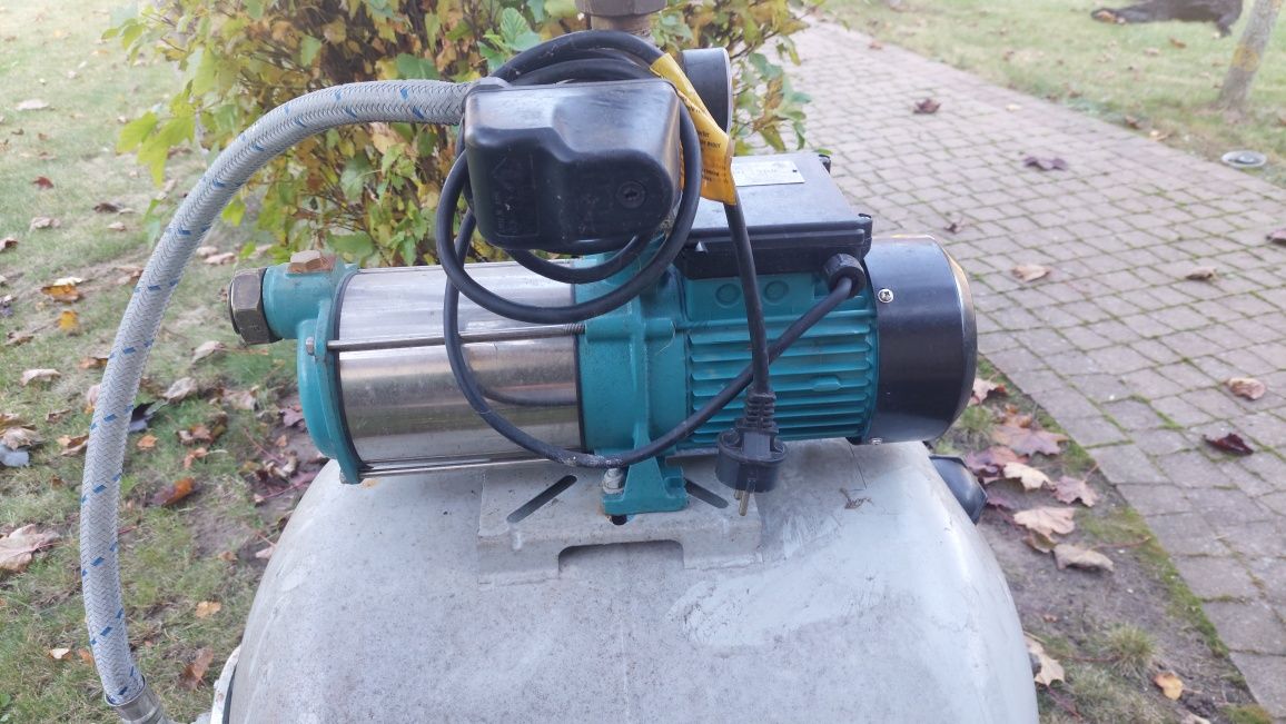 Pompa hydroforowa MHI 1300 ze  zbiornikiem.