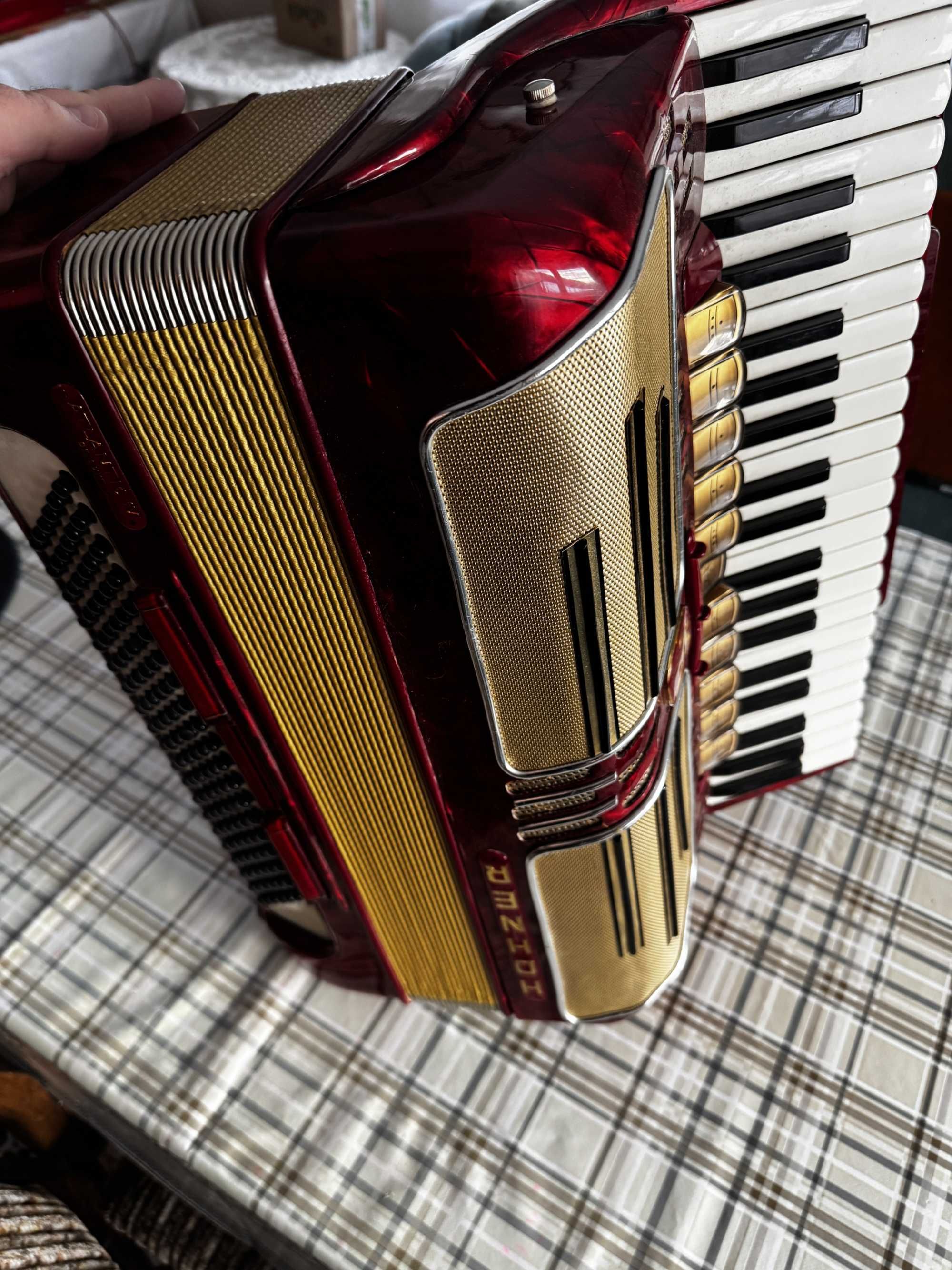 Akordeon Hohner Atlantic IV Deluxe z Musette