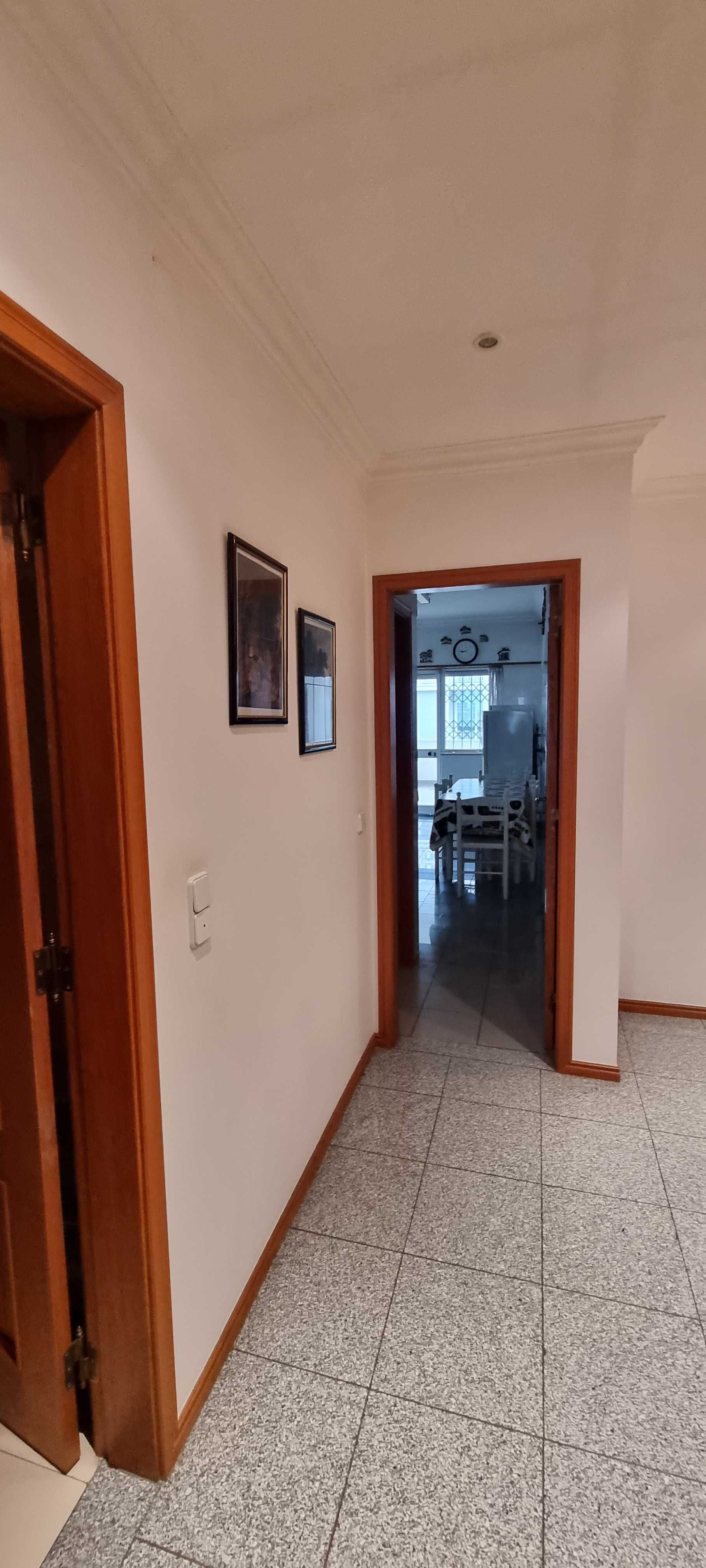 Arrendo T2 c/ Terraço e Garagem Saldanha