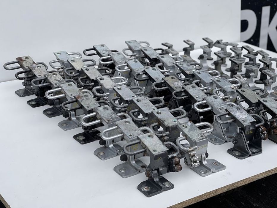 Петлі дверей Passat B6, B7, CC, Golf 5, Octavia A5, Touran, Caddy
