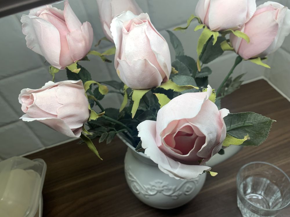 Wazon dzban ceramiczny bialy vintage kwiaty roze  Almi decor