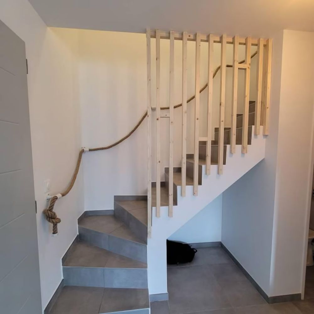 Balustrada z liny jutowej w stylu loft