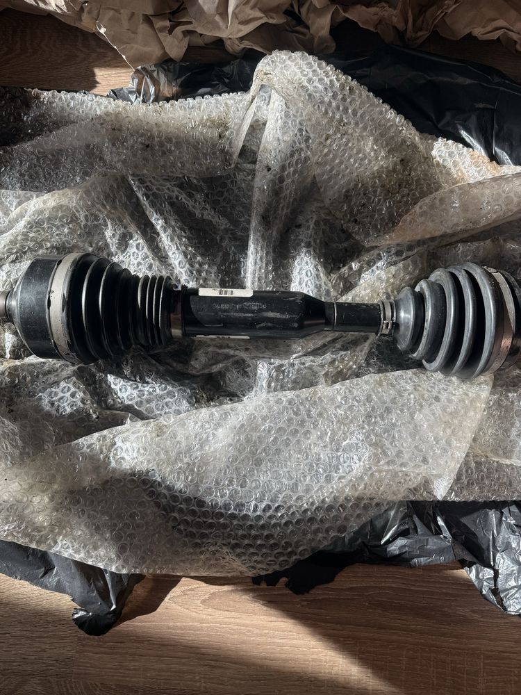 Полуось Jeep Cherokee AWD P68289652AA