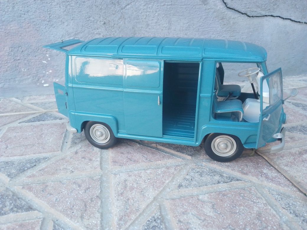 1/18 Renault estaffeta