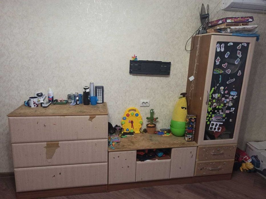 Продам набір меблів для кімнати / дитячої