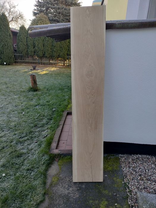 Gotowa do montażu piękna dębowa deska na blat, stół, parapet