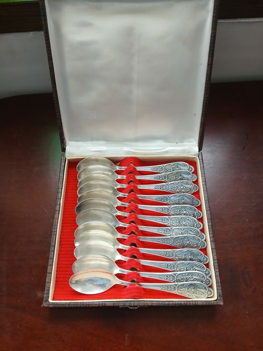 Radzieckie posrebrzane łyżeczki do herbaty 12 sztuk w pudełku