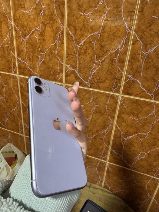 Продам 11 iphon в хорошом срстоянии