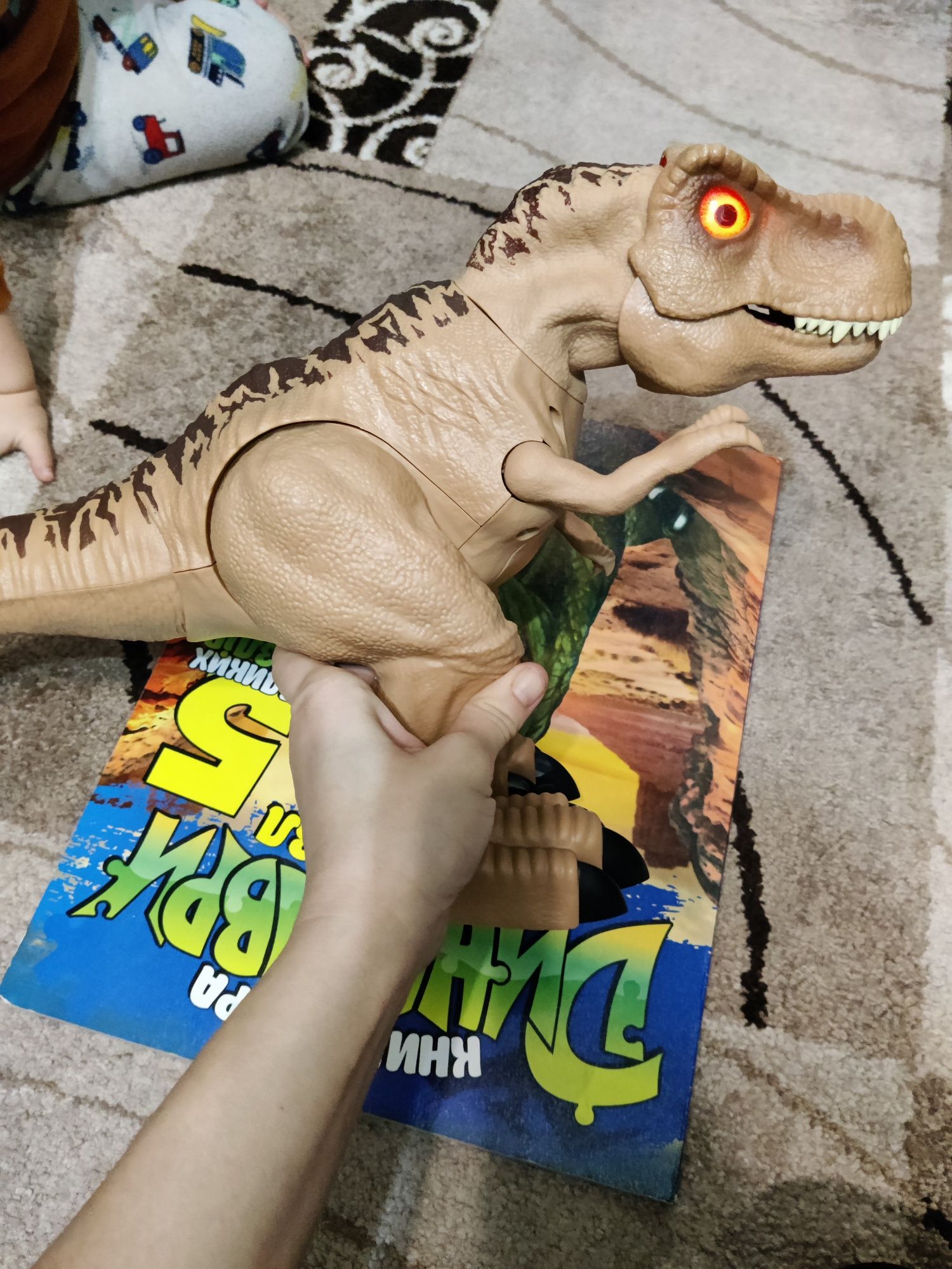 Комплект Інтерактивна іграшка Dinos Unleashed Гігантський тиранозавр