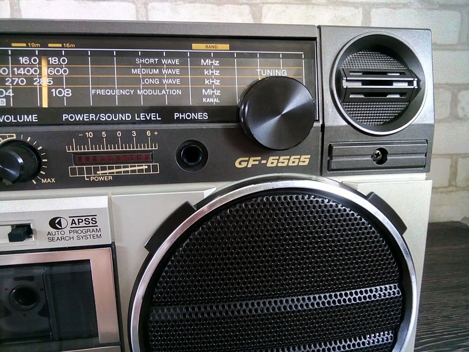 SHARP GF-6565 Stereo Radio Cassette Recorder