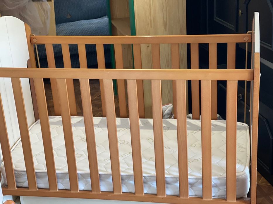 Комод з ліжечком