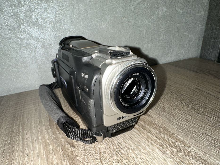 Відеокамера Sony DCR TRV 11E повністю справна