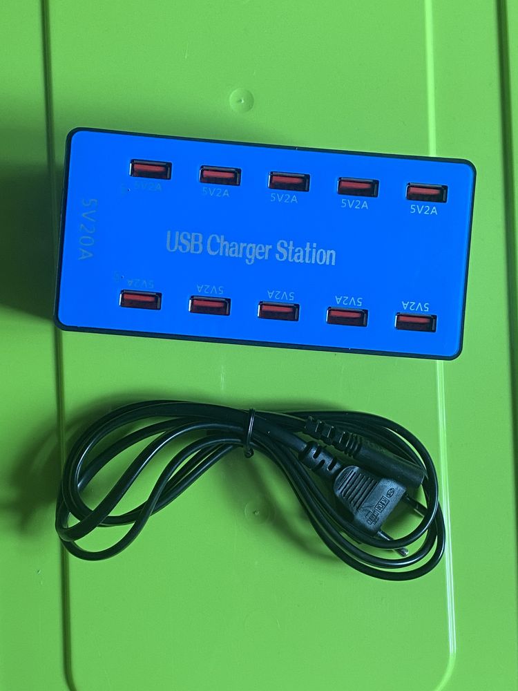 Мультизарядний пристрій на 10 USB портів
