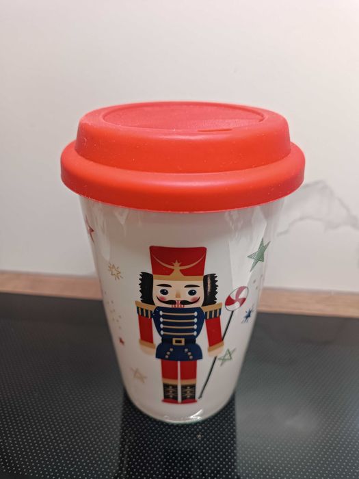Kubek ceramiczny z gumową przykrywką Florina