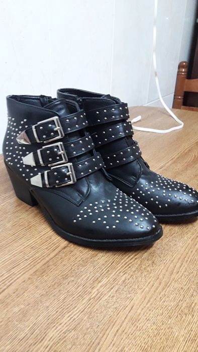 Botins pretos tam 40