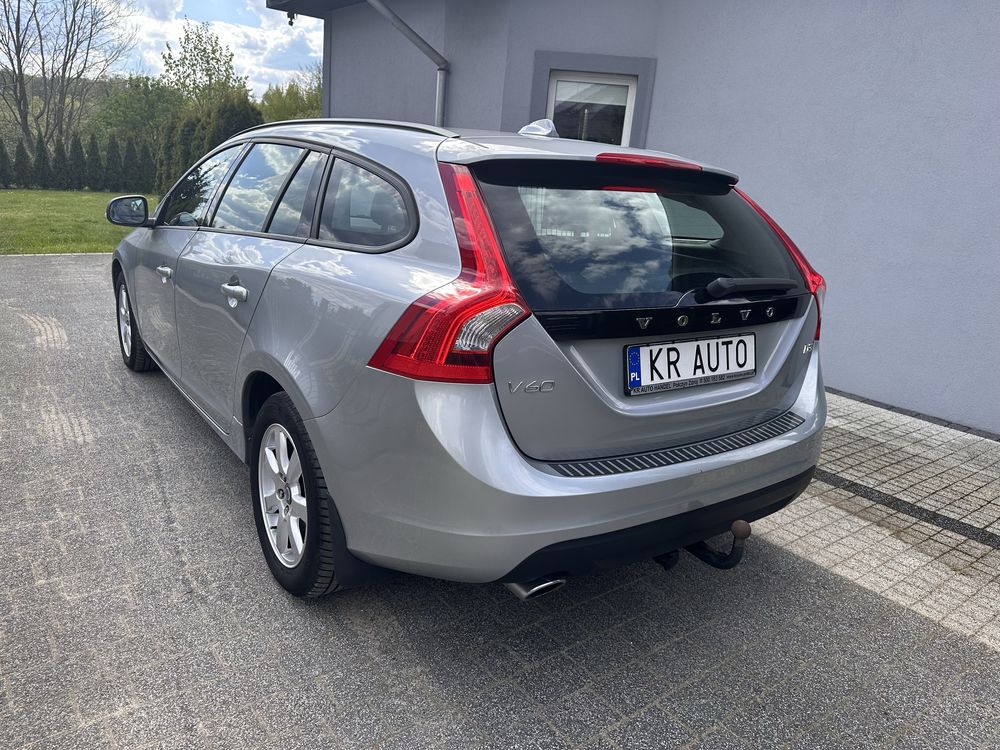 Volvo V60 D3 136KM 5 Cylindrowy LED Xenon Skóra Alu Klimatronik !!