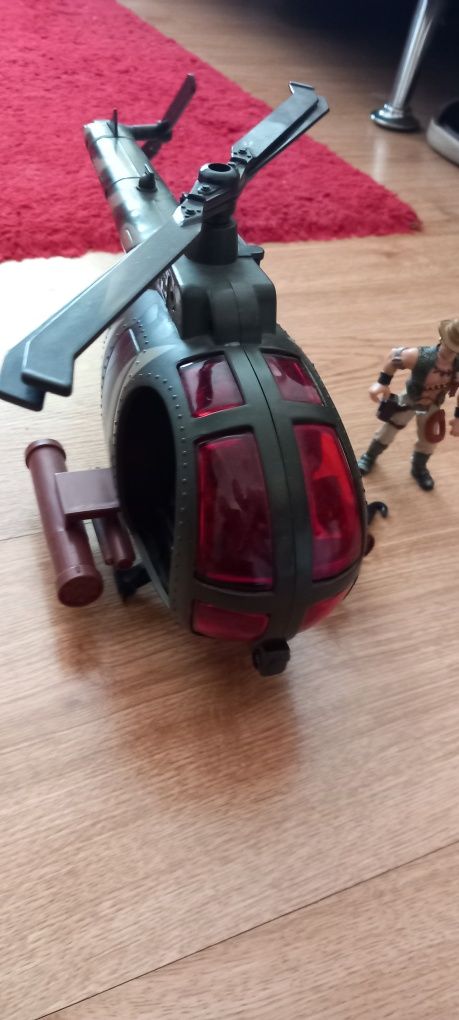 Helicóptero com 2 bonecos  soldados