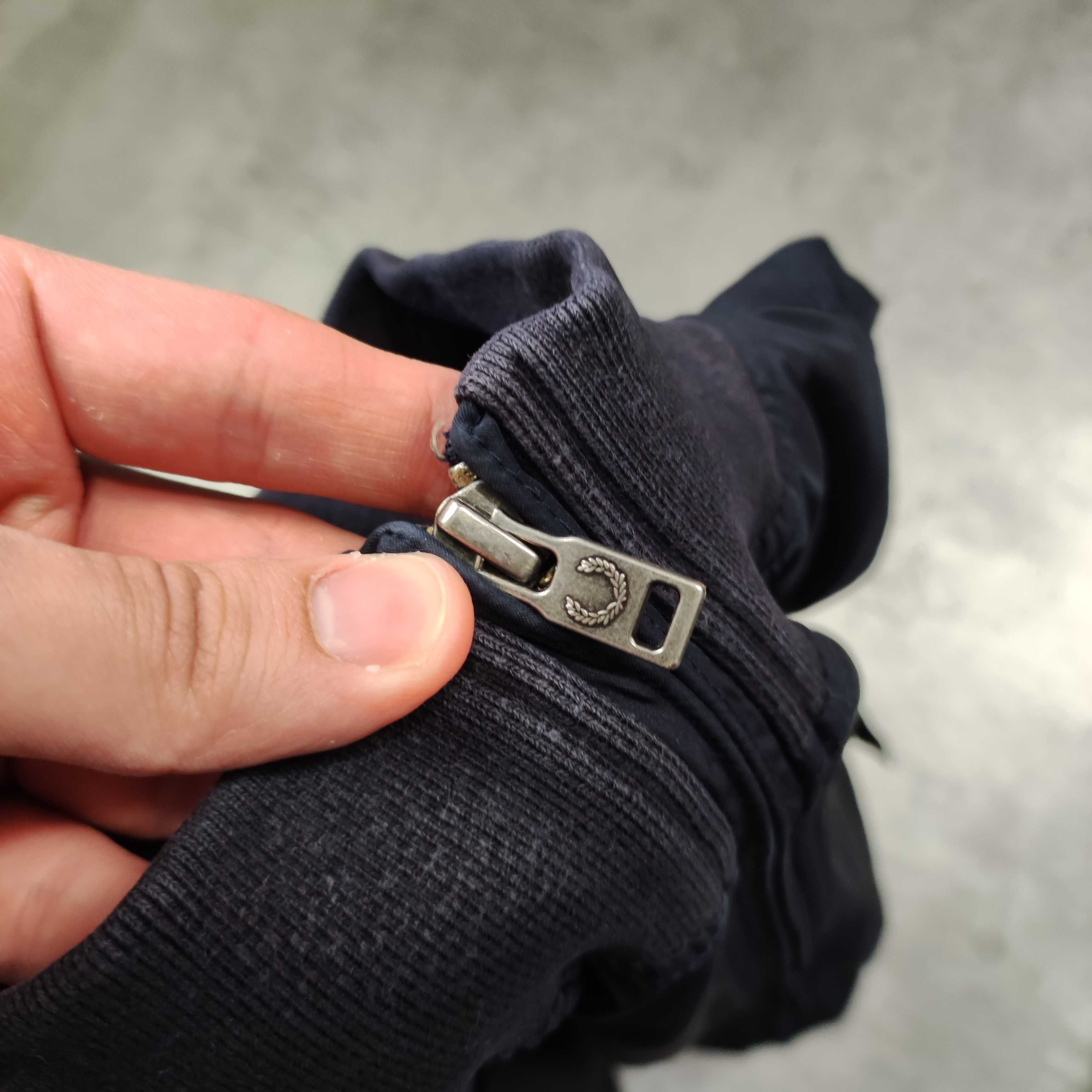 MĘSKA PREMIUM Kurtka Lekka Wiatrówka Granatowa Casuals Fred Perry Logo