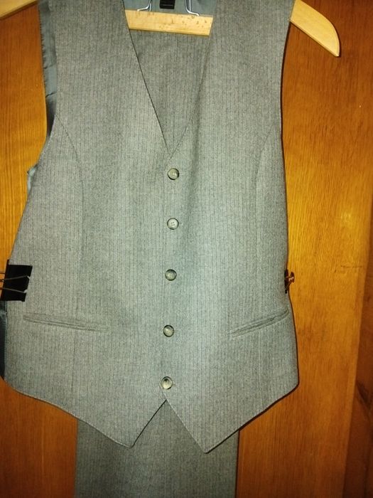 Костюм мужской тройка52 размер.рост3-4