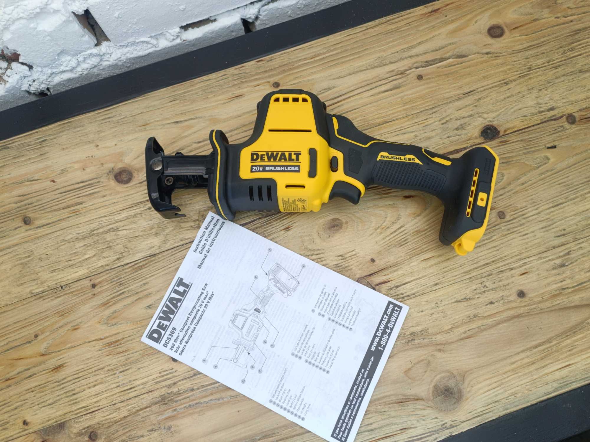 Акумуляторна бесщіточна сабельна пила DeWalt DCS369 20v Оригінал з США