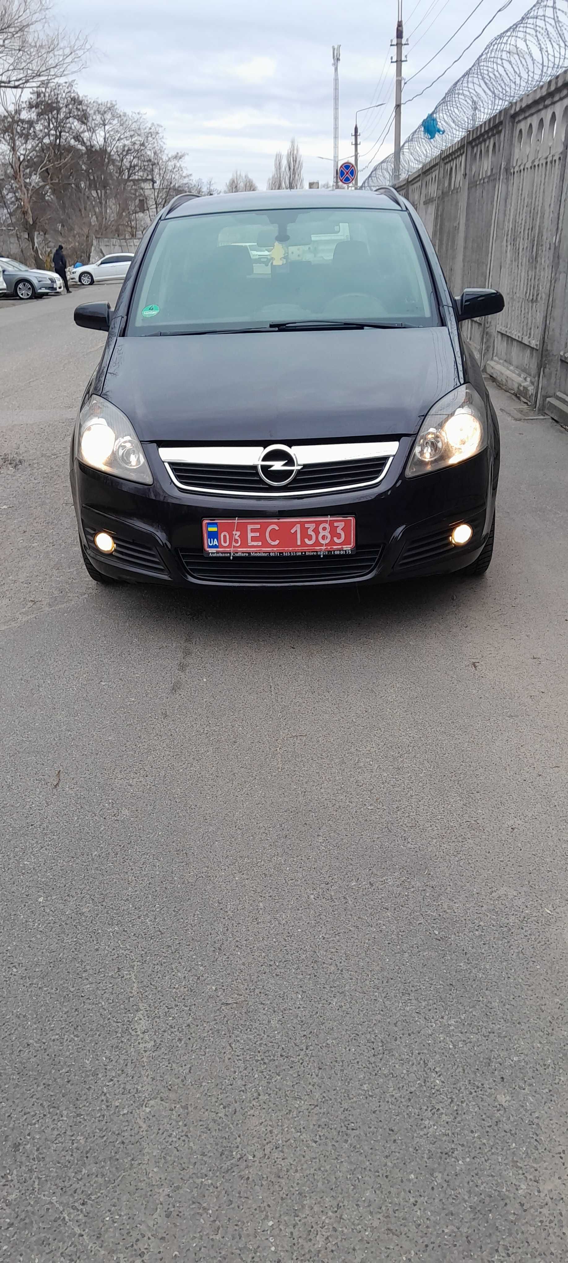 Opel Zafira мінівен