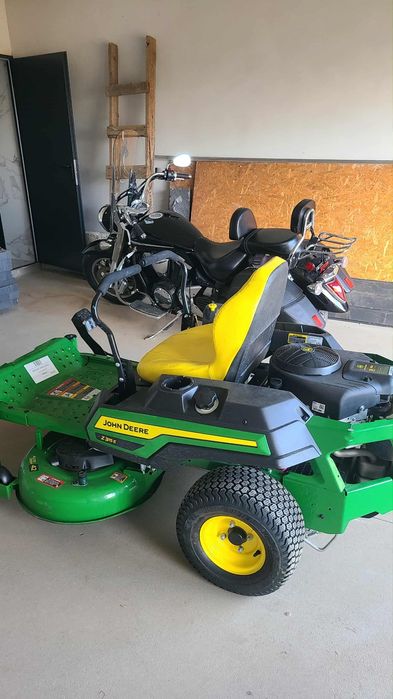 kosiarka samojezdna John Deere Z315E z 2023 roku. Z USA