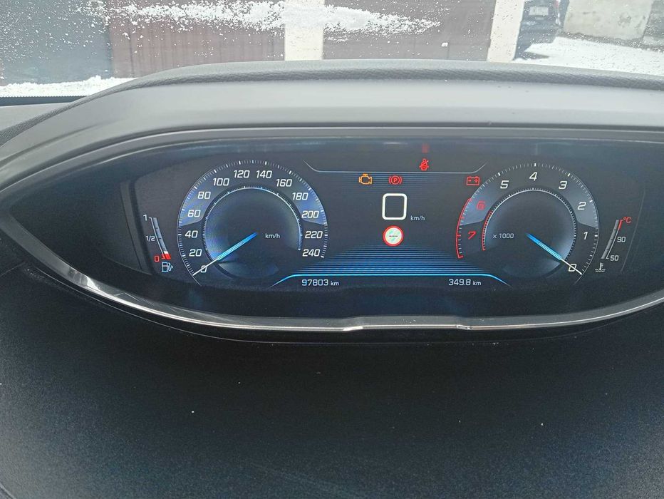 Peugeot 3008 1,2 puree tech uszkodzony
