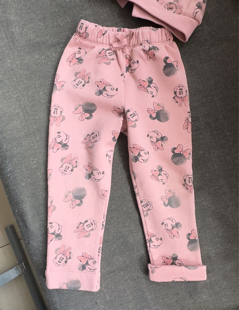 Продам теплий флісовий костюм Minnie Mouse ( 98-104 см) 3-4 роки