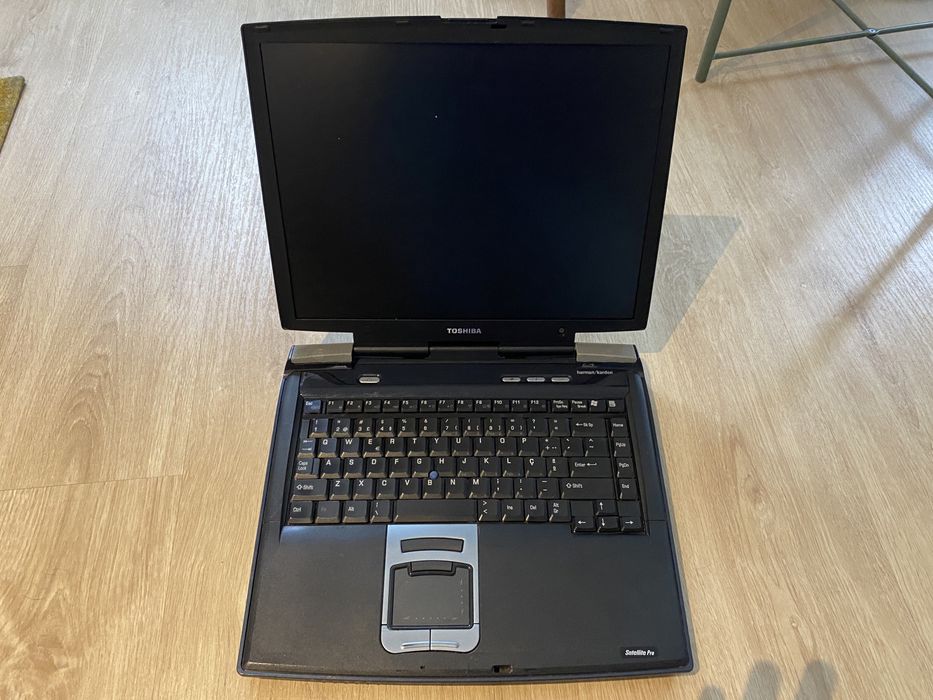 TOSHIBA Satellite Pro M10